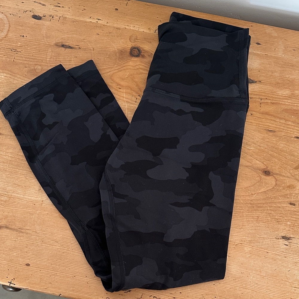 Lululemon size 4 crop camo leggings. NWOT. Worn once